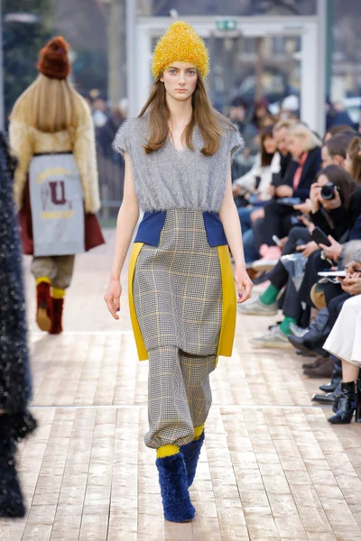 Look 25